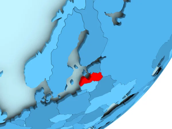 Карта Латвии на голубом политическом глобусе — стоковое фото