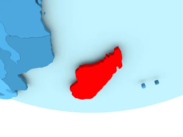 Мадагаскар в червоний колір на синій карті — стокове фото