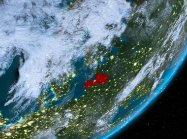 Geceleri Letonya yörünge görünümü