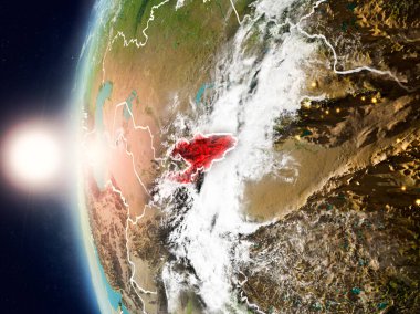 Yeryüzünde günbatımı sırasında Kırgızistan