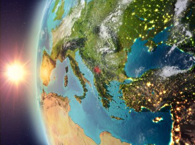 Uzaydan gelen gün batımı sırasında Kosova