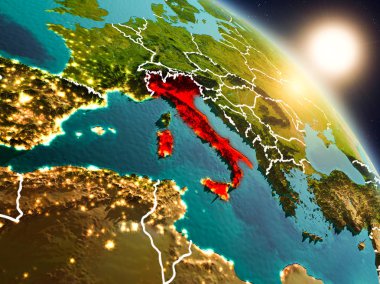 İtalya gündoğumu sırasında uzaydan