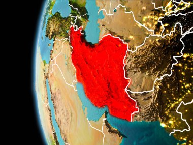 İran'dan akşam uzayda