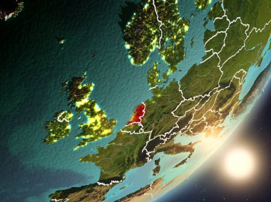 Uzaydan Hollanda yükselen güneş