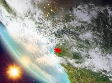 Ekvator Ginesi yeryüzünde yukarıda günbatımı