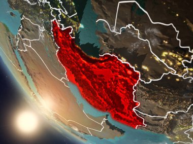 İran'dan alan yukarıda günbatımı