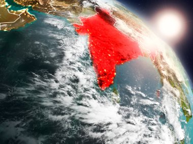 Gündoğumu sırasında uzaydan Hindistan