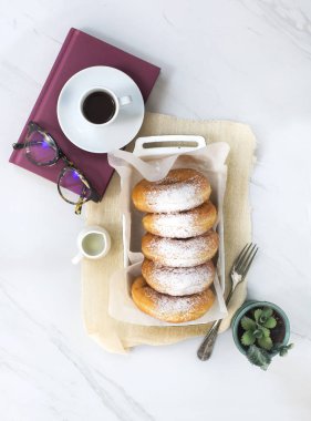 espresso fincan pudra şekeri çörek