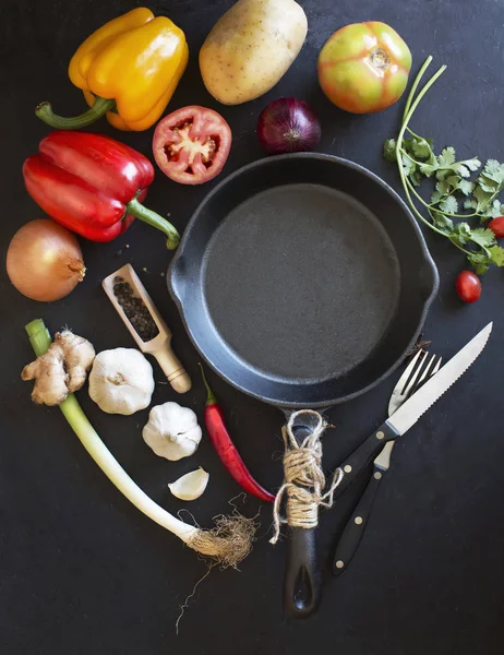 Sartén con verduras frescas —  Fotos de Stock