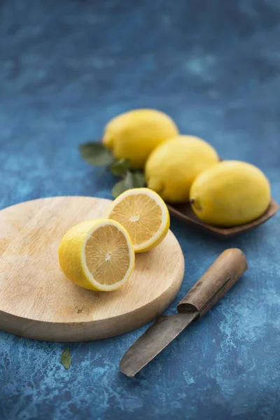 Halverad citron — Stockfoto