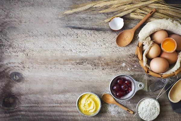 Ingredients and utensil for baking — Stock Photo, Image