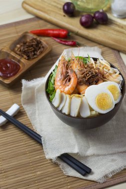 kase karides ile Malezya erişte