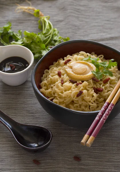 Çin stili abalone erişte