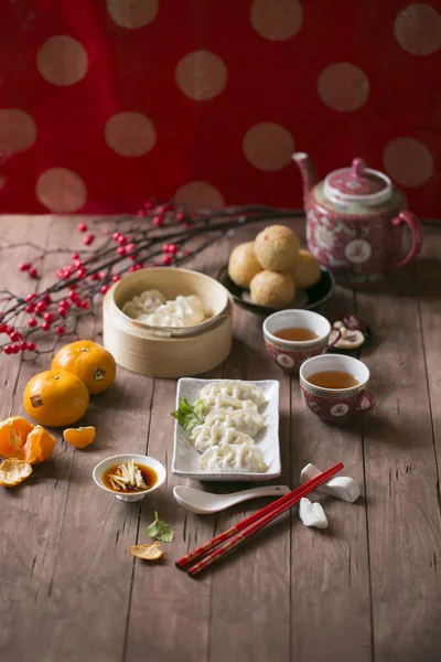 Chiński Nowy Rok Jedzenie Picie Parze Elementów Kluska Ozdoba Drewniany — Zdjęcie stockowe