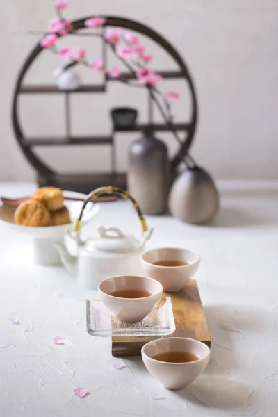 Chiński Zestaw Herbaty Biały Blat Elementy Dekoracyjne Wyostrzanie Obrazu — Zdjęcie stockowe