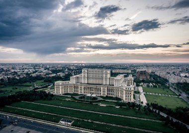 Bükreş Romanya Parlamento Sarayı maine turistik