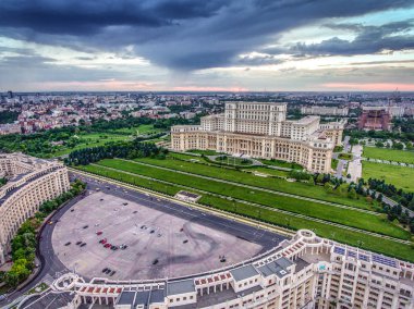 Bükreş şehir merkezi ve günbatımı, ae Parlamento'da Palace