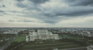 Bükreş şehir nostaljik manzaralı. HDR görüntü filtresi