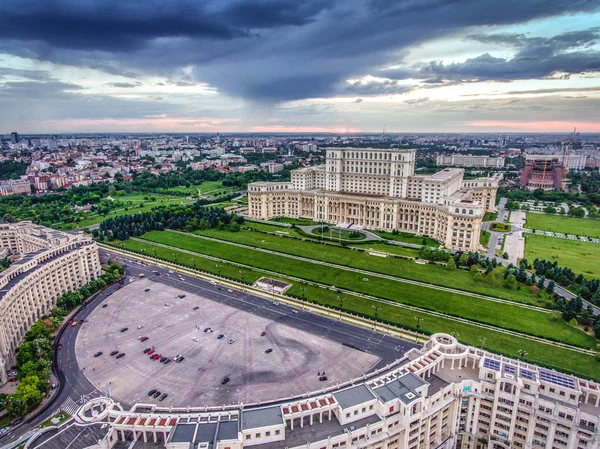 Bükreş şehir merkezi ve günbatımı, ae Parlamento'da Palace