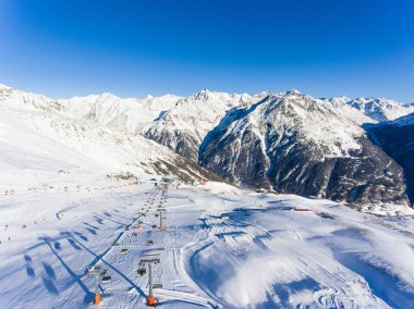 Panorama kayak pisti Avusturya alpin bölgede Soelden (lar üzerinde