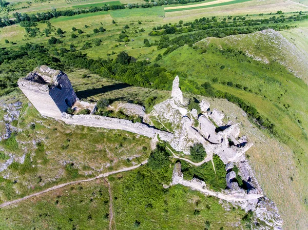 Крепость Колтести сверху. Деревня Колтешти, Риметеа, Апушени — стоковое фото