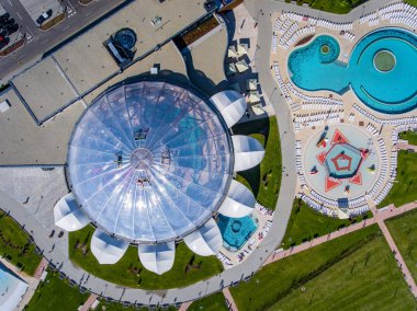Oradea, Romanya - 17 Mayıs 2017: Oradea waterpark kaydırağı ile