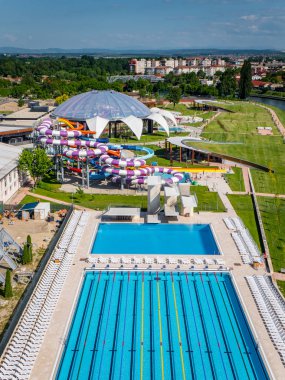 Oradea, Romanya - 17 Mayıs 2017: Oradea su parkı waterslid