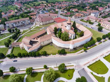 Prejmer kilise havadan görünümü duvarlı
