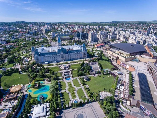 Iasi, Rumunia, lipca 2017: Centrum miasta Iasi i aeria Palas Mall — Zdjęcie stockowe
