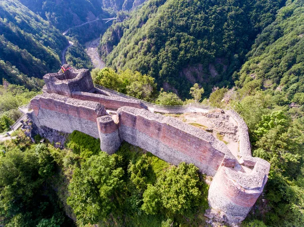 Vista aérea de la fortaleza Poenari, Rumania — Foto de Stock