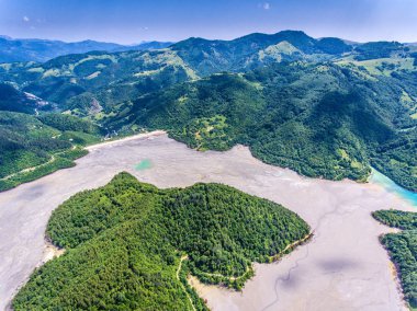 Geamana Lake doğa kirliliği ile siyanür Rosia Montana yakınındaki bir