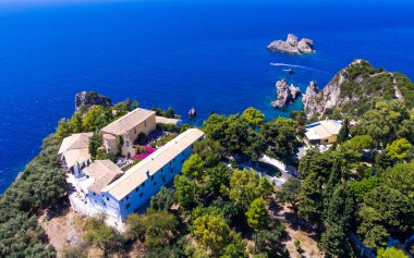 13. yüzyılda Paleokastrita manastır. Önemli turizm