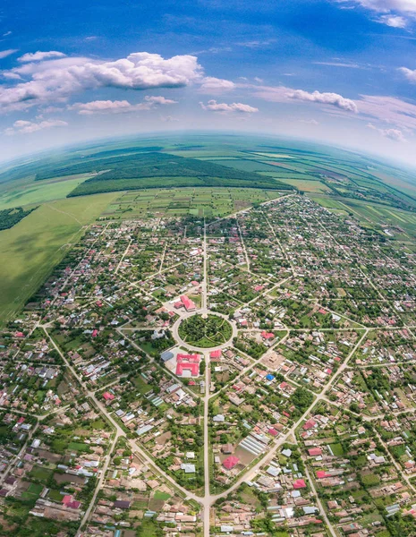 Симетричний село Perisoru в антена Клаудією County, Румунія — стокове фото