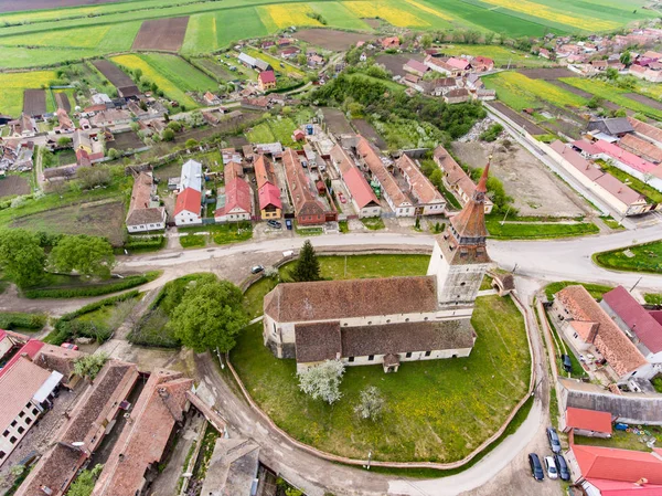 Feldioara Iglesia fortificada cerca de Brasov, Transilvania, Rumania. A — Foto de Stock