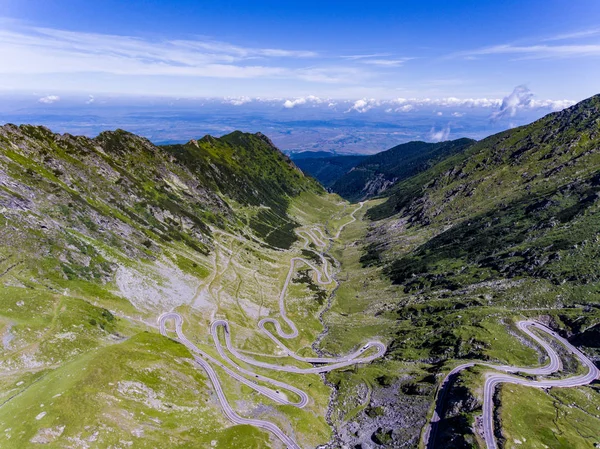 Hegyi út Transfagarasan, a Kárpát-hegység Erdé — Stock Fotó