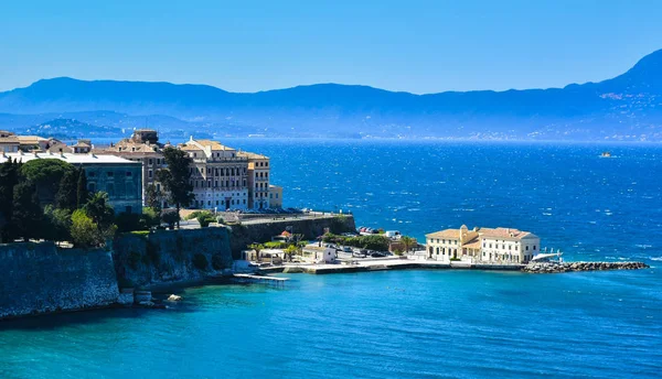 Korfu stad panoramautsikt från det gamla citadell venetianska fortet — Stockfoto