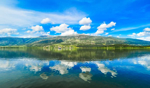 Yanya lake Pamvotida Epirus bölgesi, Yunanistan. Sanatsal panor