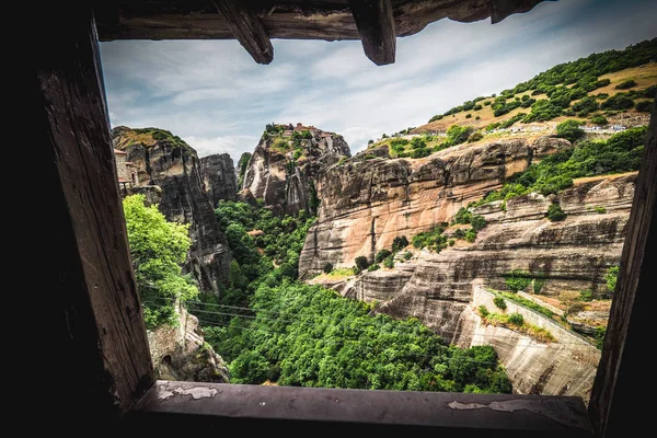 Ventana a Meteora. Interpretación artística de una ventana a la marcha — Foto de Stock