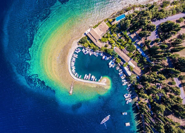 Eski Limanı ve balıkçı köyü Kouloura. Corfu (Korfu) Isl