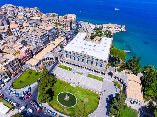 Palazzetto della città vecchia di Corfù, importante edificio storico ora una musa — Foto Stock