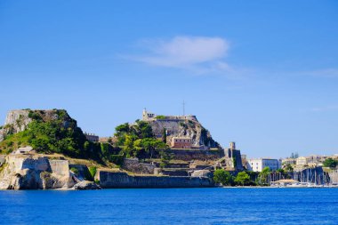 Deniz panoramik çekim görüldüğü gibi Corfu kale duvarları