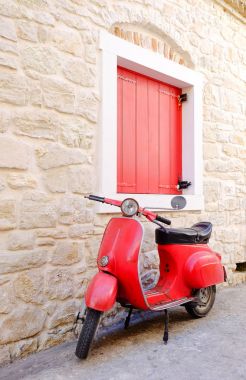 Scooter ve Motosiklet ile ulaşım Yunan geleneksel yolu