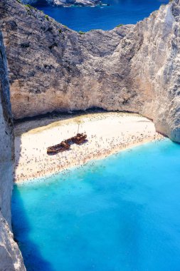 Zakynthos batık plaj. Navagio Bay yukarıda da görüleceği. Importan