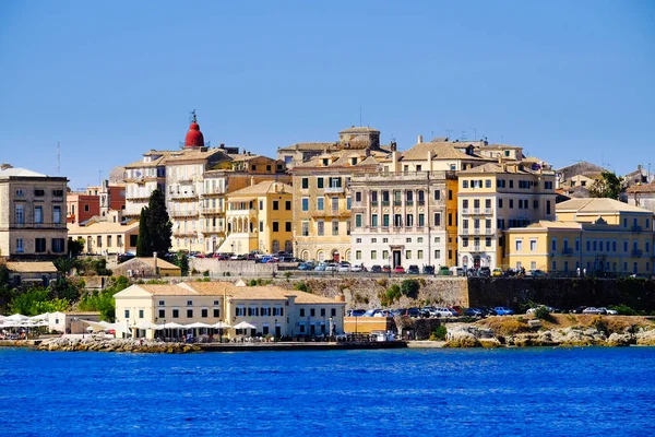 Panorama Corfu town from the sea. Old town buildings of Kerkyra — Stock Photo, Image