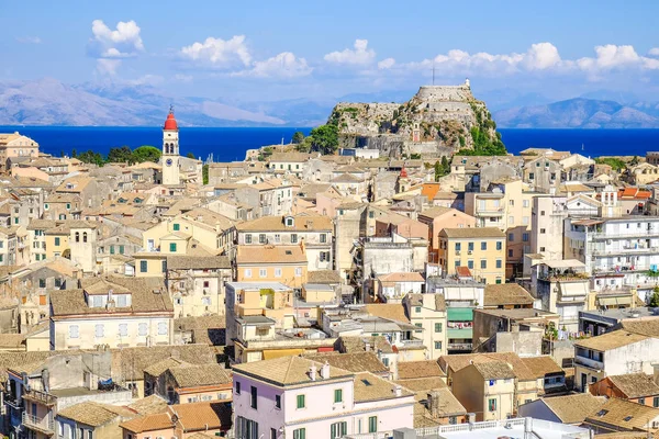 Panorama da cidade de Corfu sobre a cidade velha. Fortaleza veneziana nas costas — Fotografia de Stock