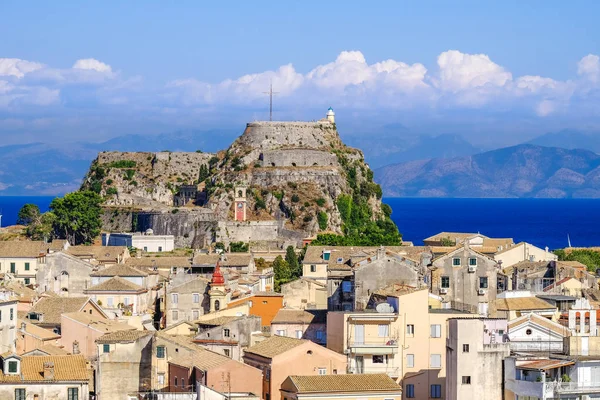 Corfu panorama eski şehrin üzerinde. Venedik kalede adam — Stok fotoğraf