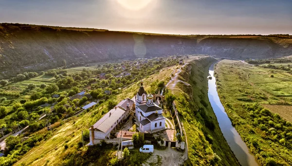 Iglesia ortodoxa cristiana en Old Orhei, Moldavia. Vista aérea — Foto de Stock