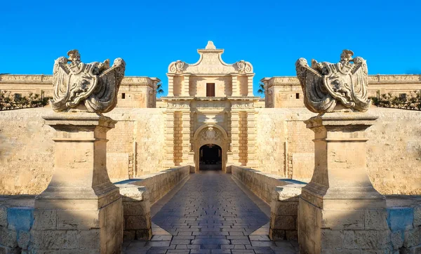 Puerta de la ciudad de Mdina. Vieja fortaleza. Malta — Foto de Stock