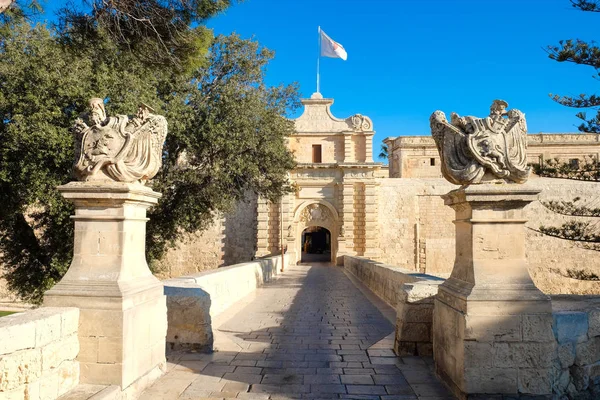 Puerta de la ciudad Mdina. Vieja fortaleza. Malta — Foto de Stock