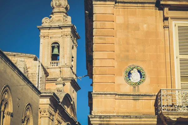 Arquitectura típica maltesa en la ciudad de Mdina - Malta — Foto de Stock
